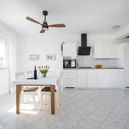 Apartman Mary Of Mira - Free Parking - 2bd - Self Check In Split